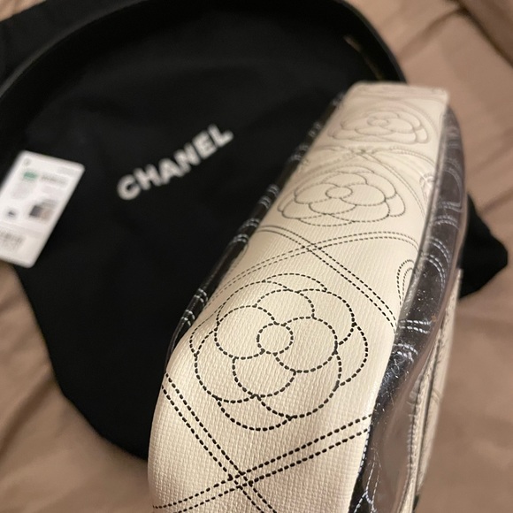 Authentic Channel camera bag full set dust bag, tag, card please serious buyers - Picture 2 of 11